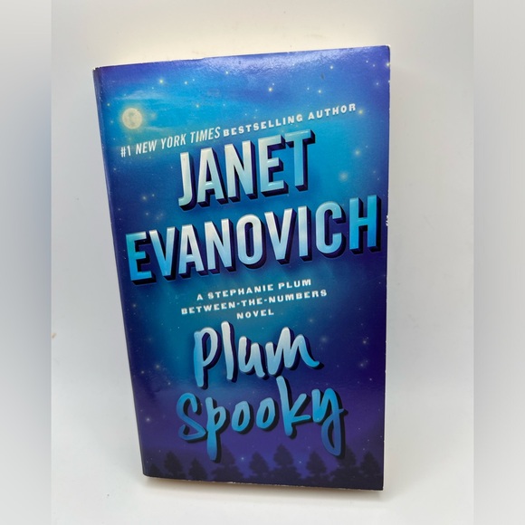 Plum Spooky by Janet EVANOVICH - Picture 6 of 6